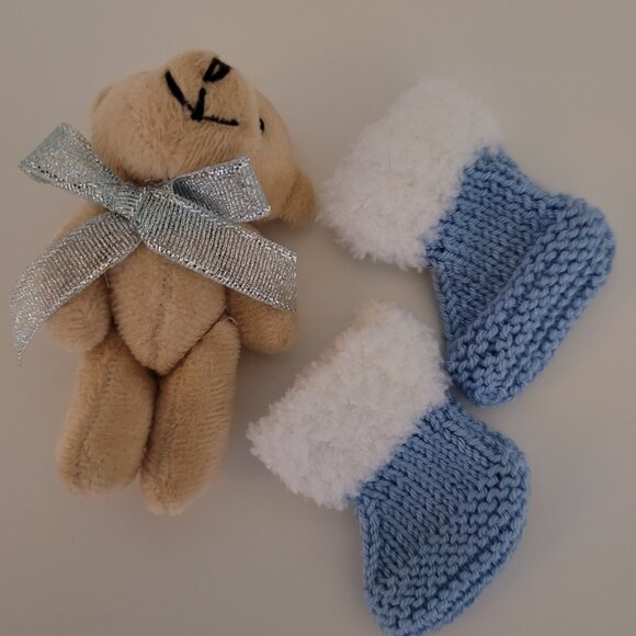 Robe, PJ's, Knitted Slippers, & Teddy Bear Gift Set for 32cm Paola Reina Dolls - Picture 2 of 3